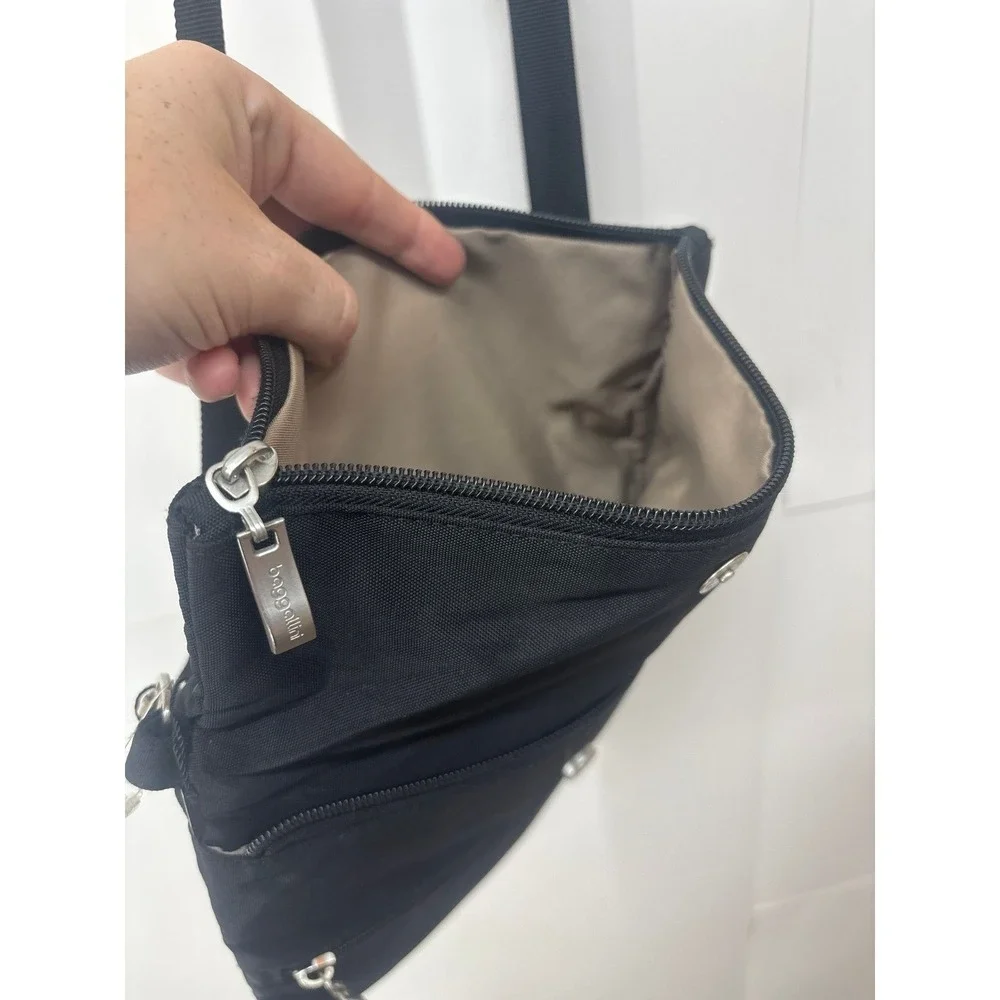 Baggallini Black Fold over Top Crossbody Bag (7x9)